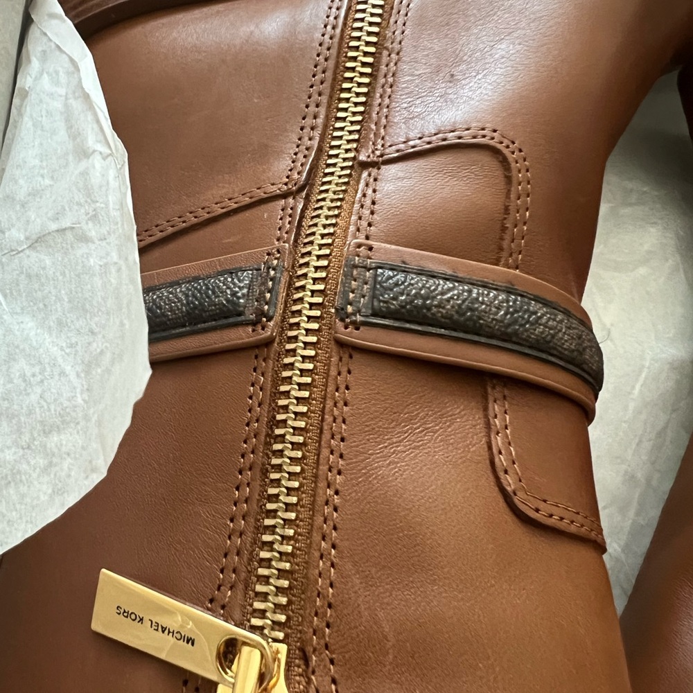 NIB Michael Kors Mindy Leather and Signature Logo Trim Ankle Boot women size 7.5 - Picture 4 of 6